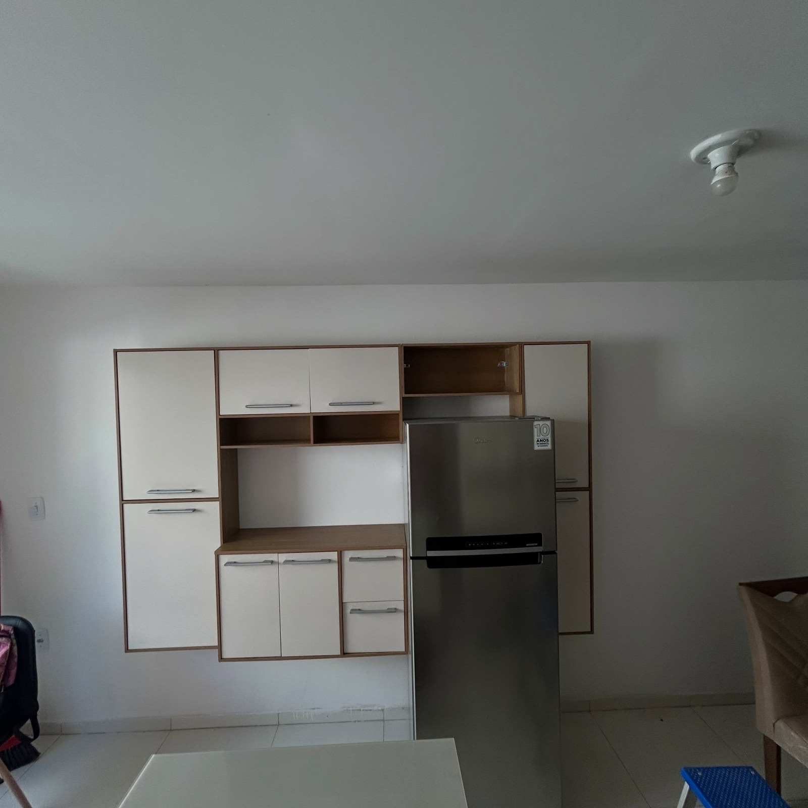 Armário de cozinha planejado em branco